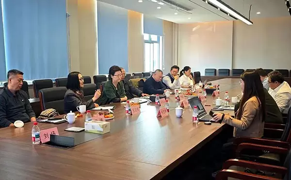 中航中关村专家团队莅临垒威智能制造考察调研，共商航空复合材料发展新机遇